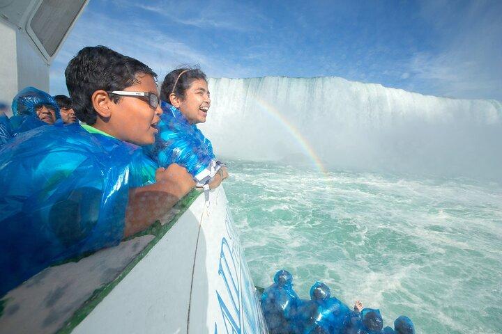 Niagara at a Glance Tour with Maid of the Mist Boat Cruise