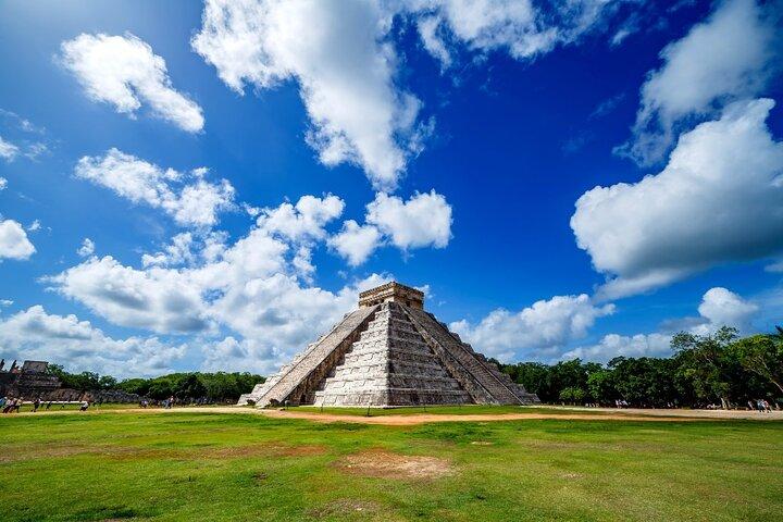 Full Day Private Tour to Chichén Itzá, Cenote Ik Kil and Izamal