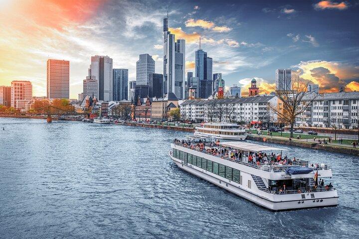 Frankfurt Private Walking Tour with Relaxing Cruise