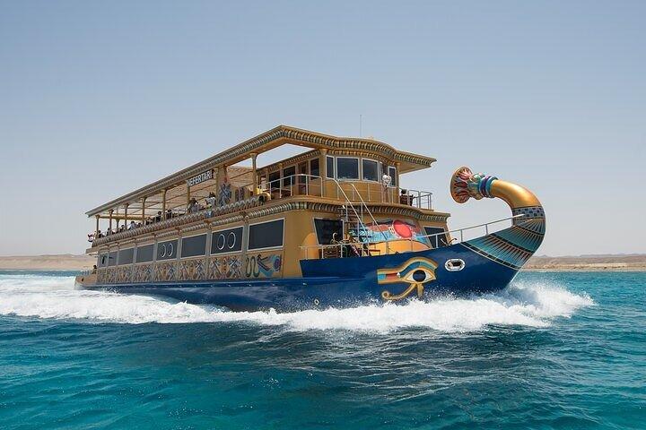 Half-Day Nefertari Guided Boat Tour with Sea Food from Marsa Alam