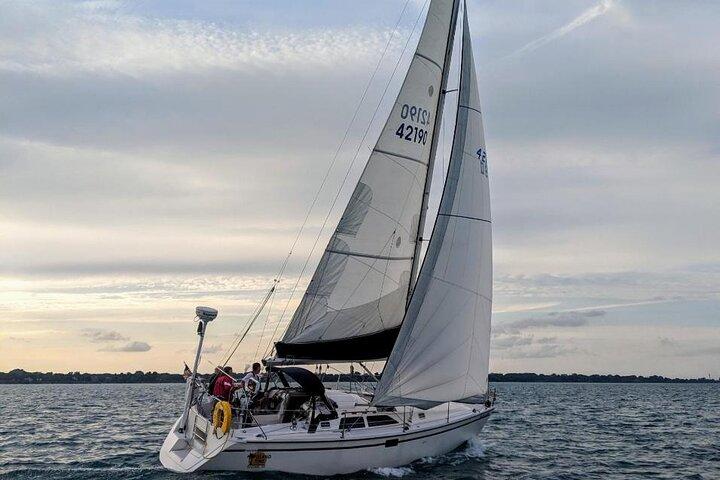 2 Hour Sailing Adventure in Lake Michigan (up to 6 people)