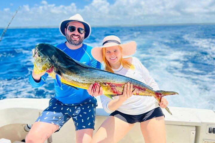 Fishing And Eating Straight From The Sea ( SAONA ISLAND AND PALMILLA)