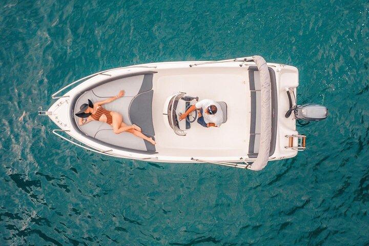 4 or 8 Hours Rental of Motor Boats Without Driver and Licence