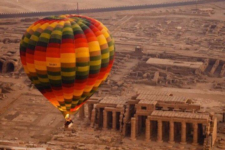 From Hurghada: Luxor Overnight Tour and Hot Air Balloon Ride