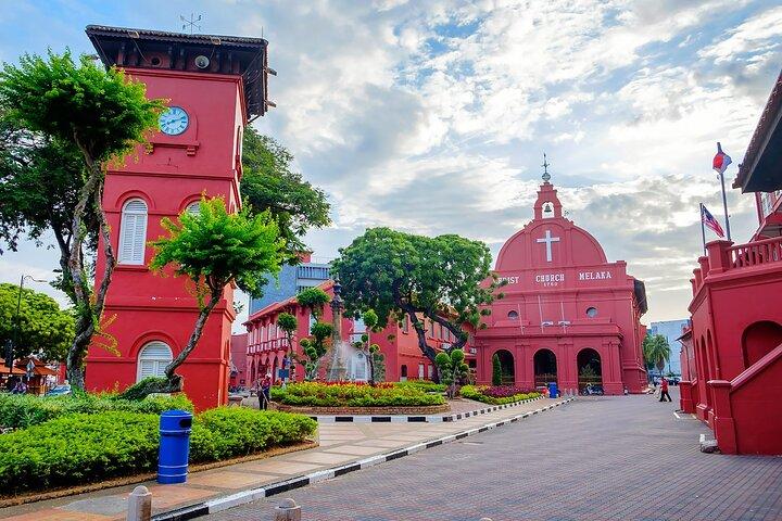 From Singapore: Malacca guided day tour (via drive-thru border)