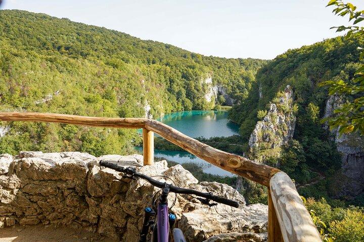 E-Bike tour Plitvice Big Waterfall Viewpoints & Tito's Villa