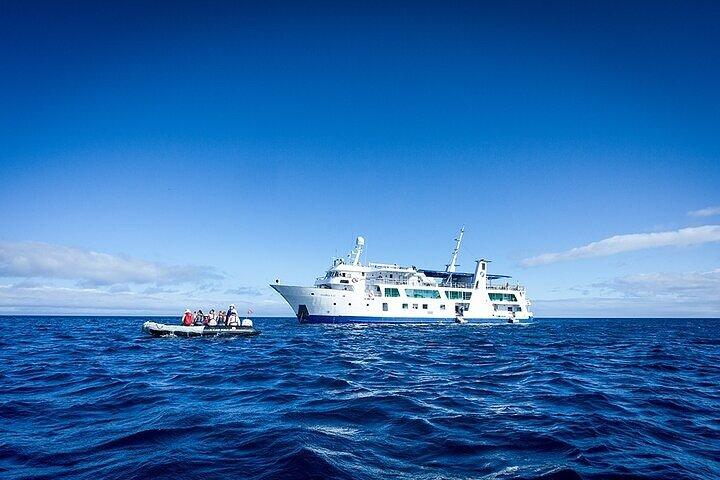 Galapagos Islands 7 Days Southeastern Cruise aboard Yacht Isabela II