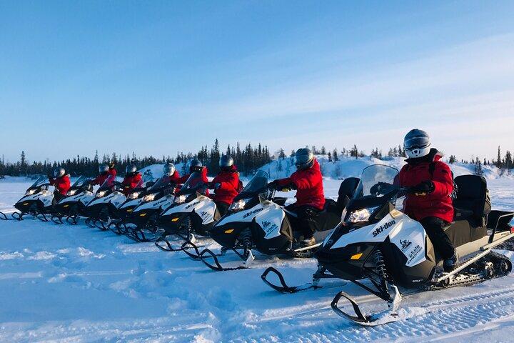 Yellowknife Snowmobile tours drive by your own 1 hour