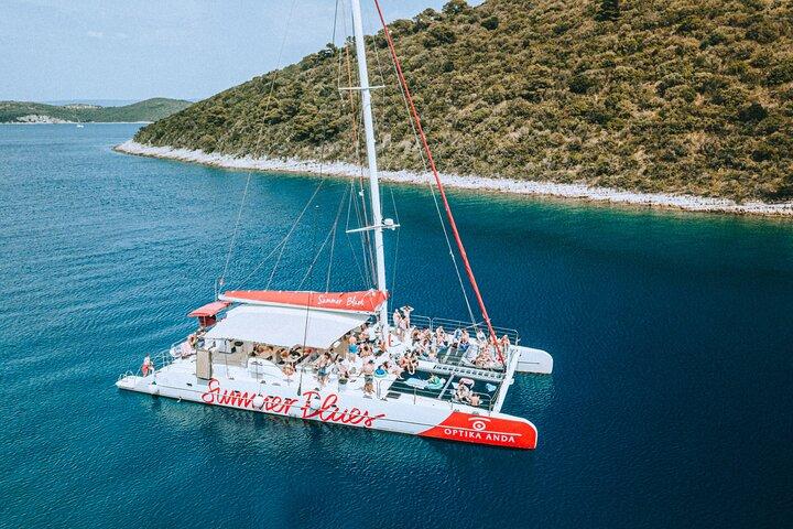 Full-Day Catamaran Cruise to Hvar & Pakleni Islands with Food and free Drinks