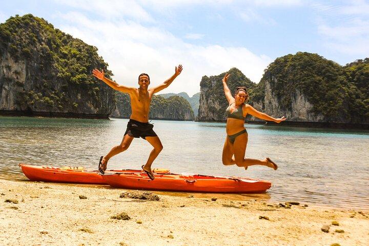Cruise and kayak on Lan Ha bay Ha Long bay with local experts
