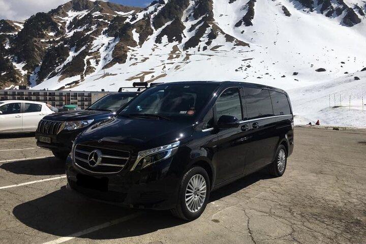 Pyrénées Airport transfer by vehicle with driver