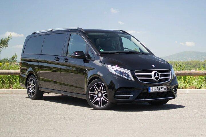 Arrival Private Transfer: Frankfurt Airport FRA to Frankfurt by Luxury Vehicle