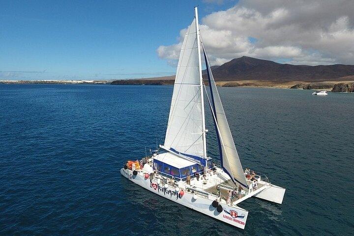 Catamaran Sailing Experience to Papagayo's Beaches with lunch and drinks