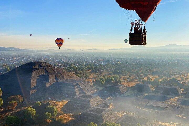 Hot Air Balloon Flights over Teotihuacán from CDMX or We Fly