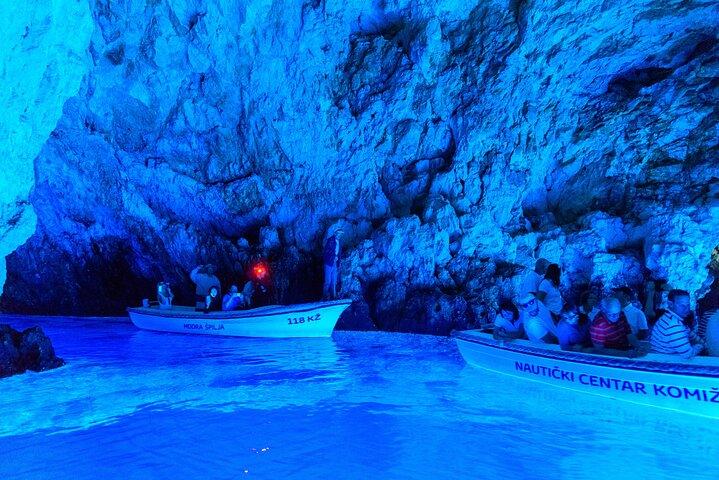 Blue Cave and Town Hvar with 5 Island Boat Tour 