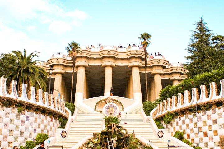 Park Guell & Sagrada Familia Tour with Skip the Line Tickets 
