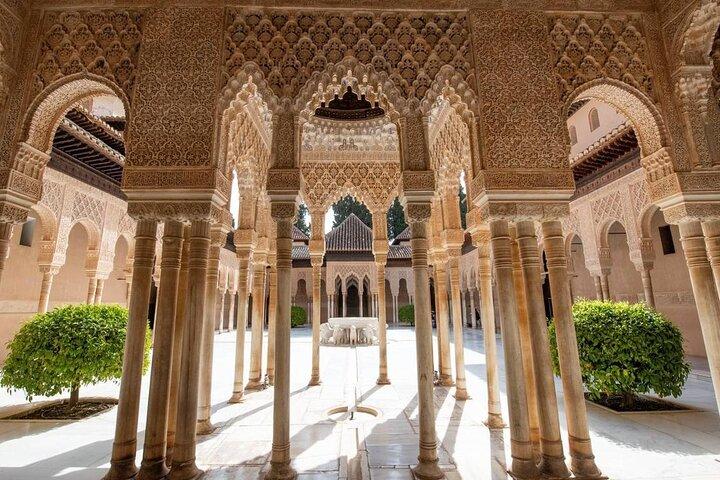 Alhambra Palace and Albaicin Tour with Skip the Line Tickets from Seville