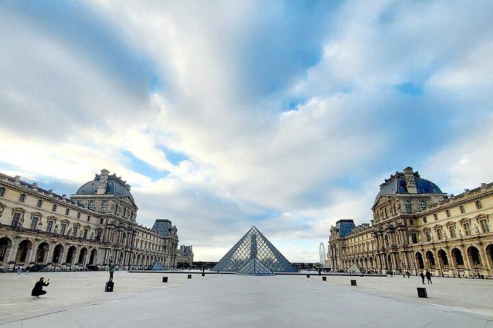Louvre Museum Timed Entry Ticket - Optional Private Guided Tour 