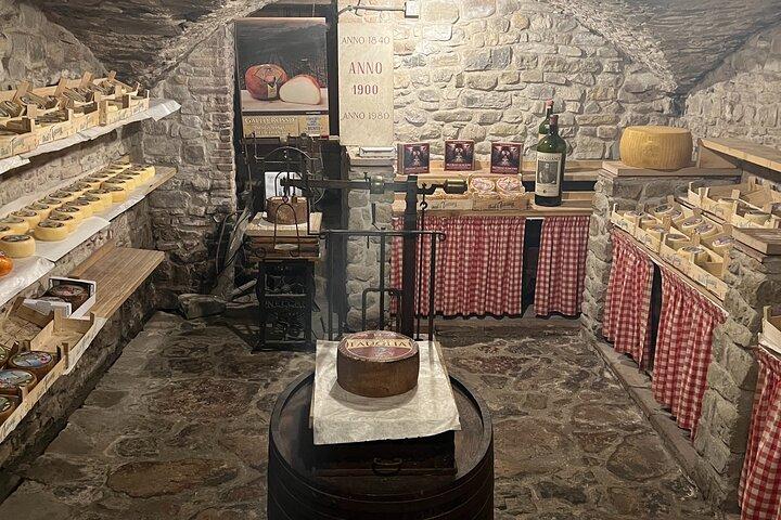 Two Wine Tastings and Visit to a Historic Cellar Inside Old Walls of Montalcino