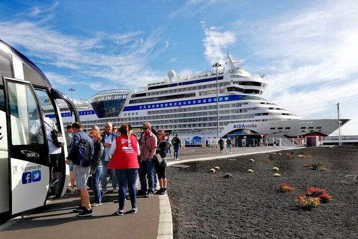 Tour to Timanfaya, La Geria and Laguna Verde for cruise passengers