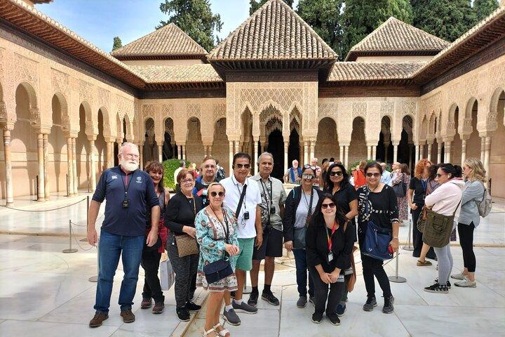 Alhambra Day Trip with Optional Nazaries Palaces from Malaga 