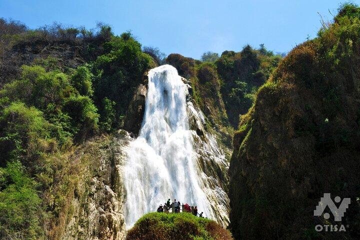 Adventure Drops: Chiflón Waterfall and Montebello Lakes Tour