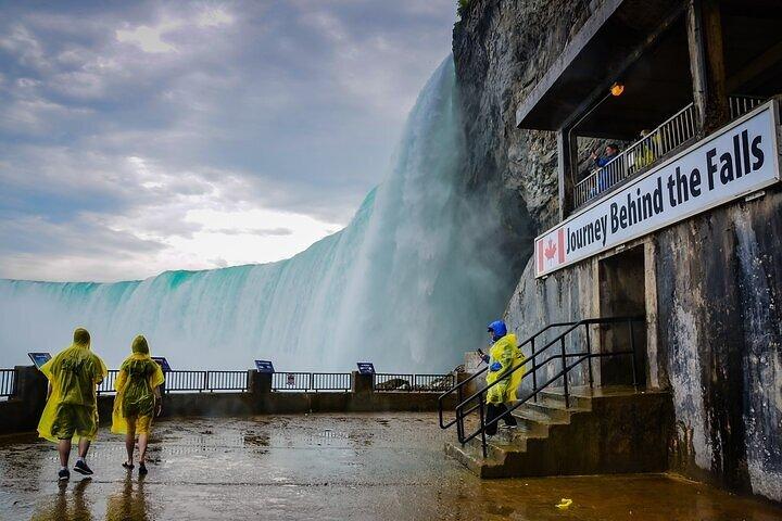 Niagara Walking Tour + Entry Ticket to Journey Behind the Falls