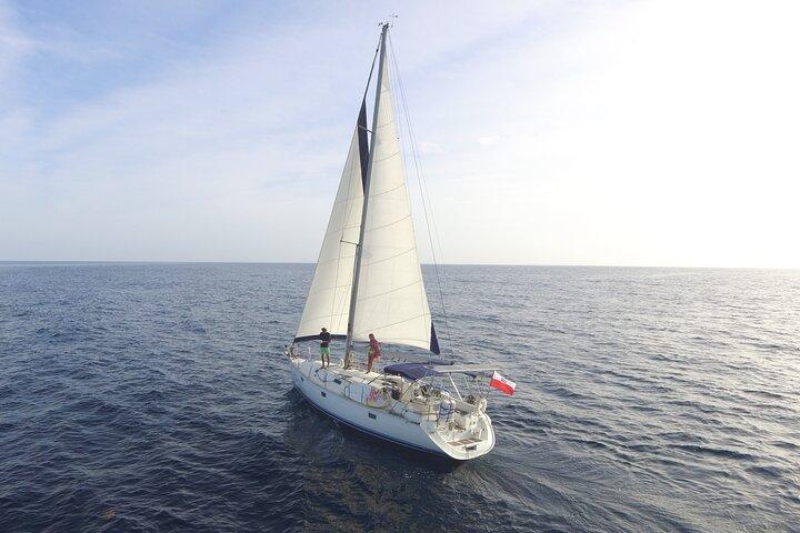 3 Hour Yacht Sailing Activity in Cabo Verde