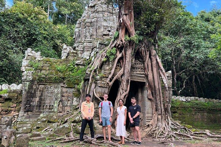 2-Day Angkor Wat Sunrise tour, Banteay Srei & Tonle Sap lake 