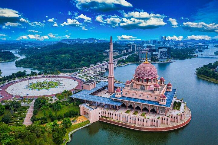 Malacca City Private Transfer to Kuala Lumpur Airport Enroute Putrajaya 