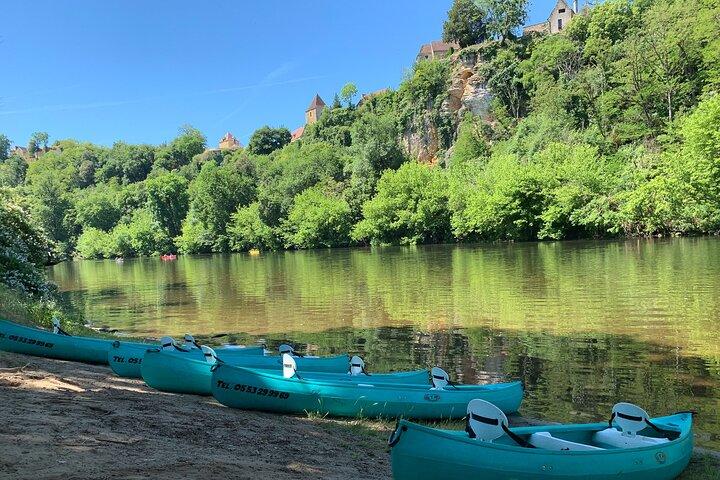 Discovery of the cliffs of the Dordogne by canoe near Sarlat