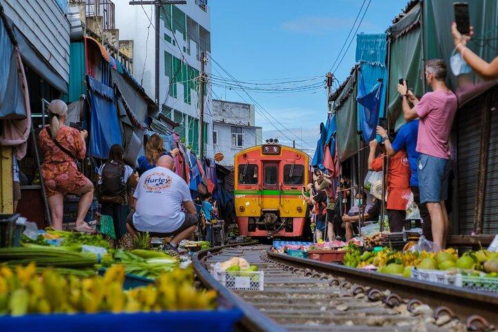 Damnoen Saduak Floating Market and Maeklong Railway Market Tour