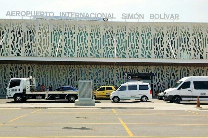 Private Arrival or Departure Transfer: Simon Bolivar Airport (One Way)