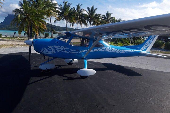 Private 30-minute flight downwind of Huahine