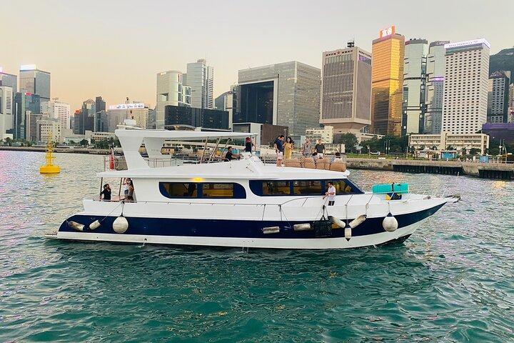 Private Night Harbour Boat Cruise in Hong Kong (15 people max)