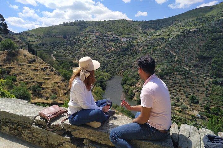 Douro Valley Prime Tour: Wine Tasting, Boat and Lunch from Porto