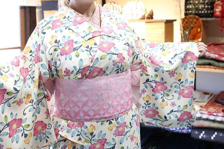 Private Kimono Photo Walk in Kurashiki Bikan Historical Quarter