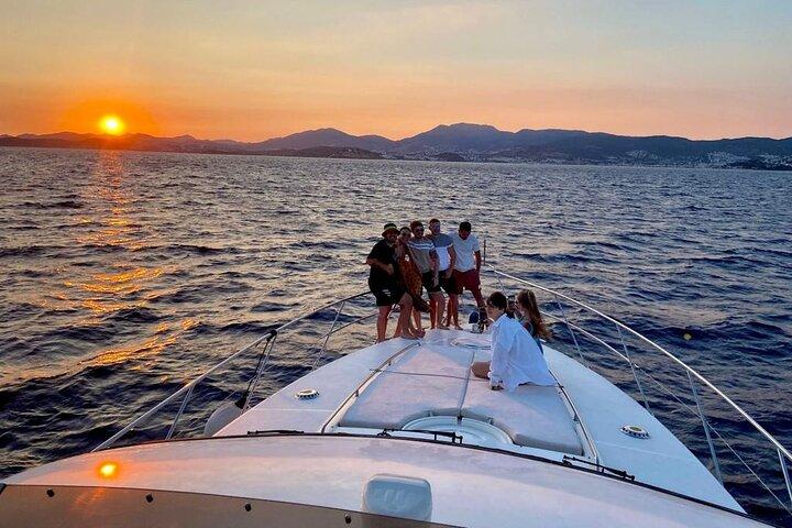 Bodrum Private Motor-Yacht Sunset Tour With Dinner For 4 Hour 
