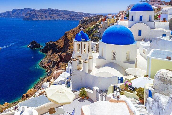 Santorini Private Highlights Tour & Wine Tasting with local guide