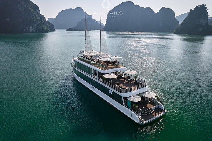 Jade Sails – Halong & Lan Ha Bay The Most Luxurious Day Tour