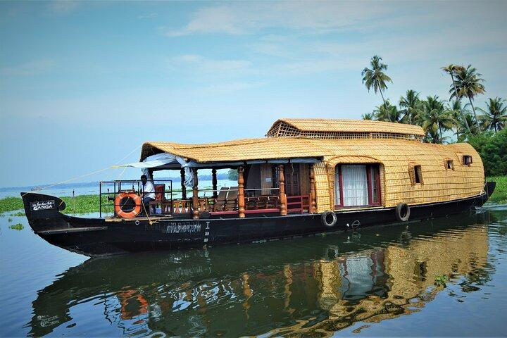 Alleppey Village and Canal Cruise in Houseboat from Kochi.