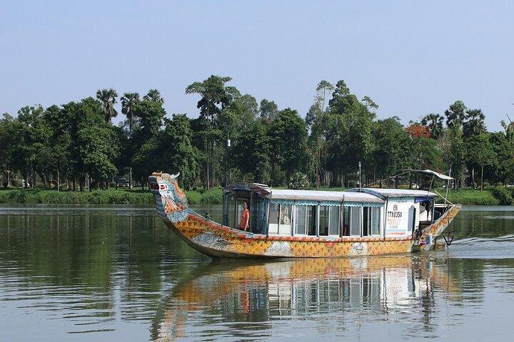 Hue Dragon Boat Tour: Visit Pagoda and Royal Tombs