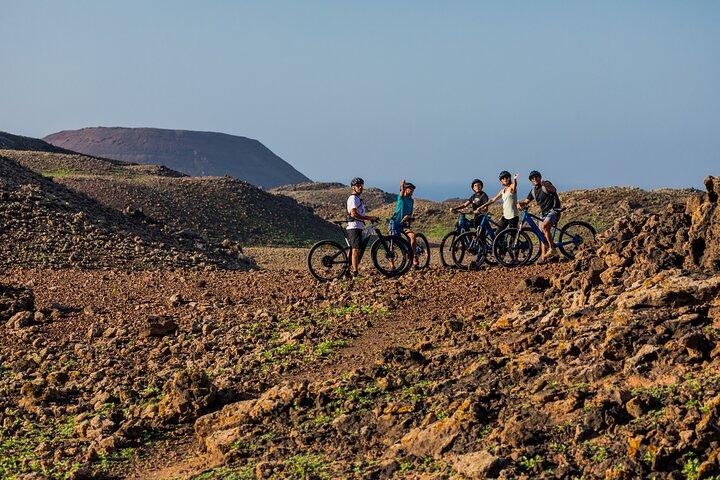 Selfguided Ebike tour to Popcorn beach and the northern volcanoes