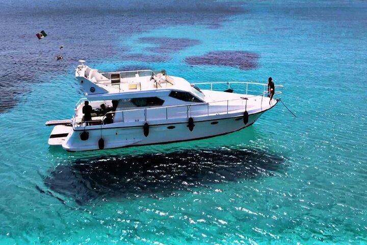 La Maddalena Archipelago Tour with Motorboat DC12