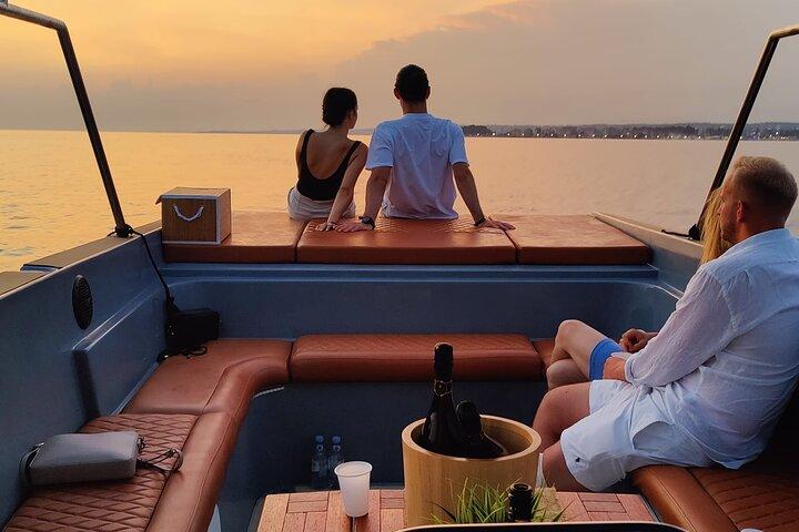Romantic Zadar Sunset Boat Tour with a Glass of Prossecco