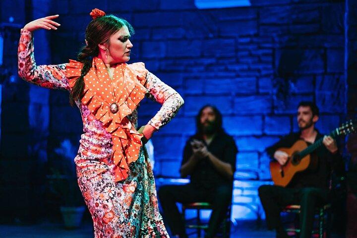 Triana. Flamenco show with drink