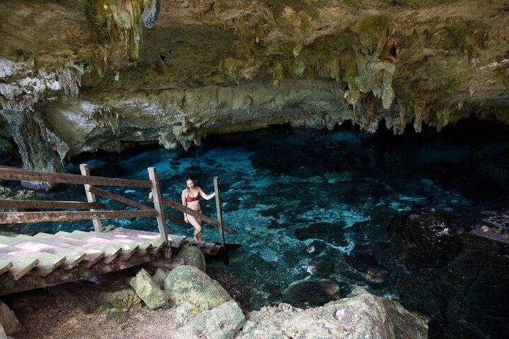 Explore Tulum and Dos Ojos Cenote with lunch and transportation