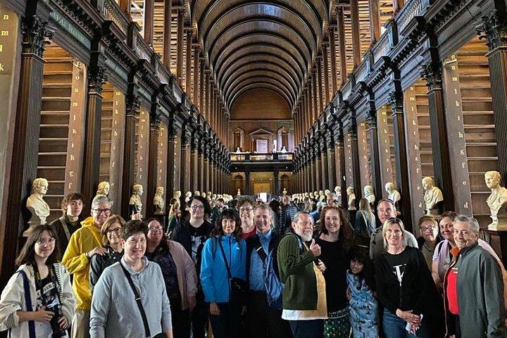 Dublin Book of Kells, Castle and Molly Malone Statue Guided Tour