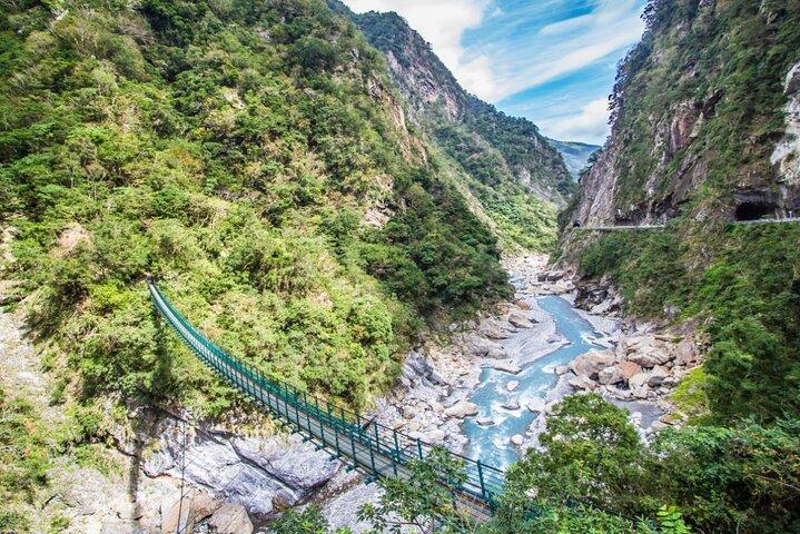 Shared Full Day Tour of Hualien Taroko National Park from Taipei
