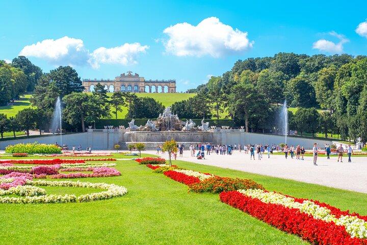 Vienna: Skip-the-Line Schonbrunn Palace & Gardens with Guide